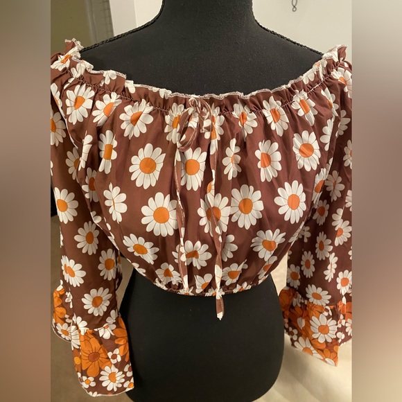 Floral Print Ruffled Bell Sleeve Cropped Top - Picture 3 of 5